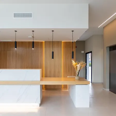 Fels Aparthotel *